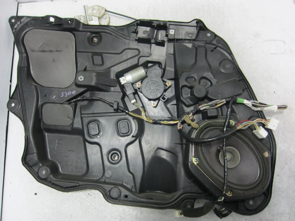 Foto de ELEVALUNAS DELANTERO IZQUIERDO MAZDA 3 BERLINA (BK) 1.6 CD Diesel CAT (109 CV / 80 KW) referencia BP4K5997X