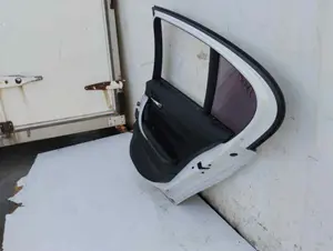 Foto de PUERTA TRASERA DERECHA BMW SERIE 1 BERLINA 5P (F20) 2.0 Turbodiesel (116 CV / 85 KW) foto 4