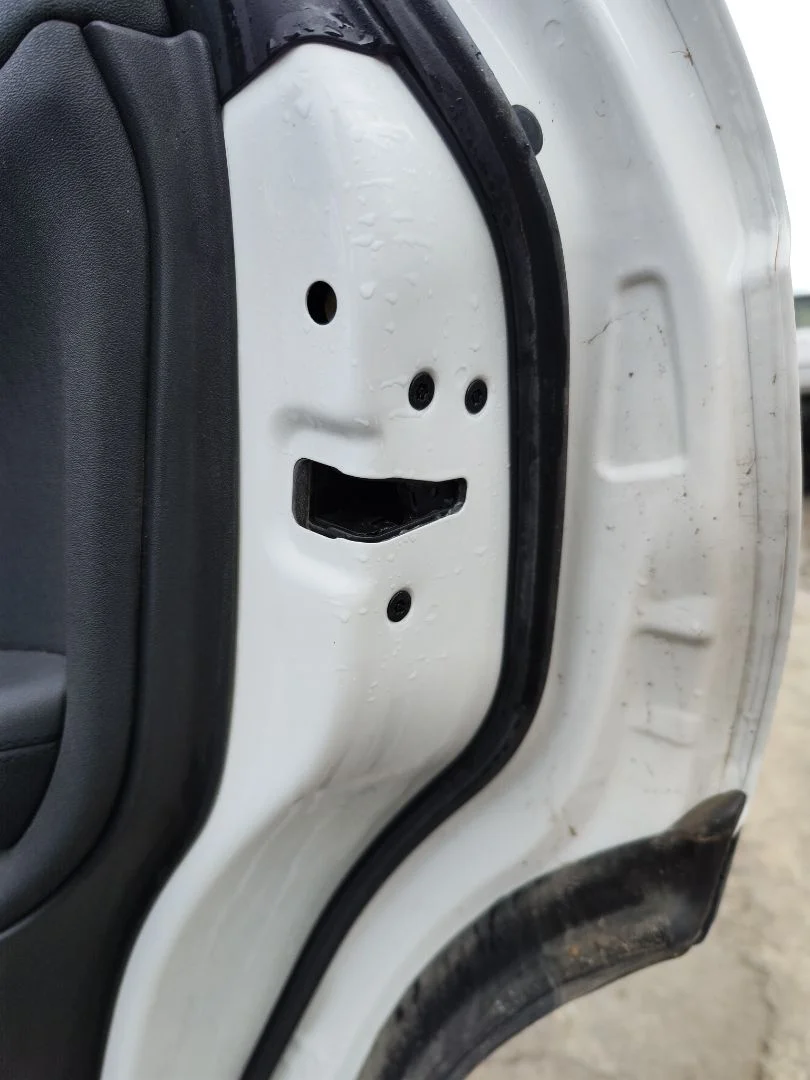 Foto de CERRADURA PUERTA TRASERA DERECHA LAND ROVER RANGE ROVER EVOQUE 2.0 Td4 CAT (150 CV / 110 KW)