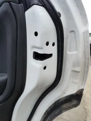 Foto de CERRADURA PUERTA TRASERA DERECHA LAND ROVER RANGE ROVER EVOQUE 2.0 Td4 CAT (150 CV / 110 KW)