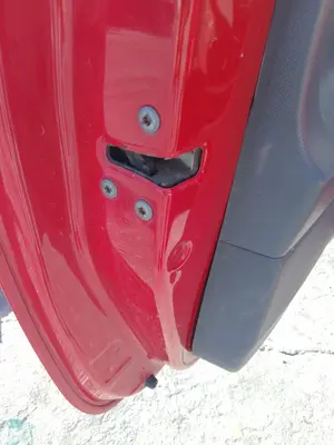 Foto de CERRADURA PUERTA DELANTERA IZQUIERDA PEUGEOT 107 1.0 CAT (384F) (68 CV / 50 KW)