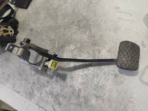 Foto de PEDAL FRENO MERCEDES-BENZ CLASE G (BM 463) STATION 4.0 CDI 32V CAT (250 CV / 184 KW) referencia A2022901619