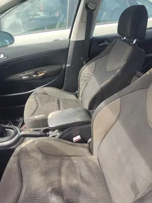Foto de ASIENTO DELANTERO DERECHO PEUGEOT 308 1.6 HDi FAP CAT (9HZ / DV6TED4) (109 CV / 80 KW)