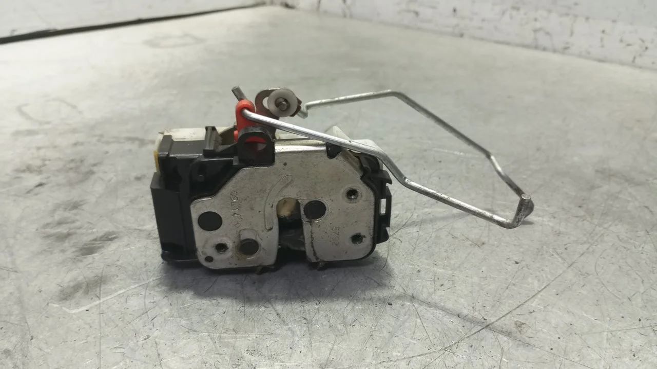 Foto de CERRADURA PUERTA TRASERA IZQUIERDA FIAT II DOBLÒ (152) 1.6 JTDM 16V CAT (105 CV / 77 KW) referencia 51910357