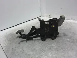Foto de PEDAL FRENO RENAULT MEGANE II BERLINA 3P 1.9 dCi Diesel (120 CV / 88 KW) referencia 8200155982 foto 2