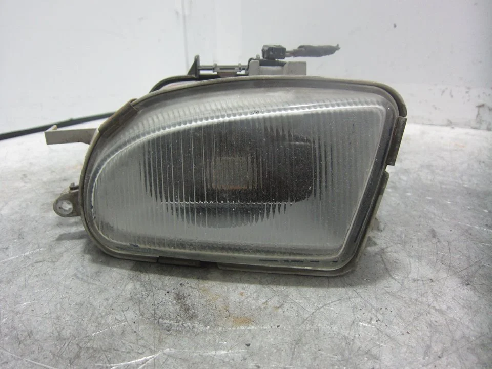 Foto de FARO ANTINIEBLA IZQUIERDO MERCEDES-BENZ CLK (BM 208) CABRIO 3.2 V6 18V CAT (218 CV / 160 KW) referencia 1708200156