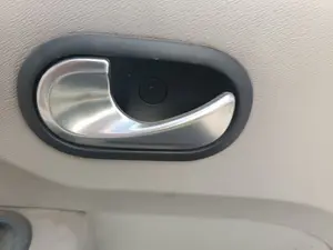 Foto de MANETA INTERIOR DELANTERA IZQUIERDA RENAULT TWINGO II 1.5 dCi Diesel (64 CV / 47 KW)