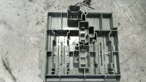 Foto de CAJA RELES / FUSIBLES FIAT CROMA (194) 1.9 8V JTD CAT (939A1000 / 192A8000) (120 CV / 88 KW) referencia 51738102 foto 3