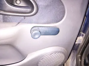 Foto de MANETA ELEVALUNAS TRASERA IZQUIERDA RENAULT CLIO II FASE I (B/CB0) 1.4 16V (98 CV / 72 KW)
