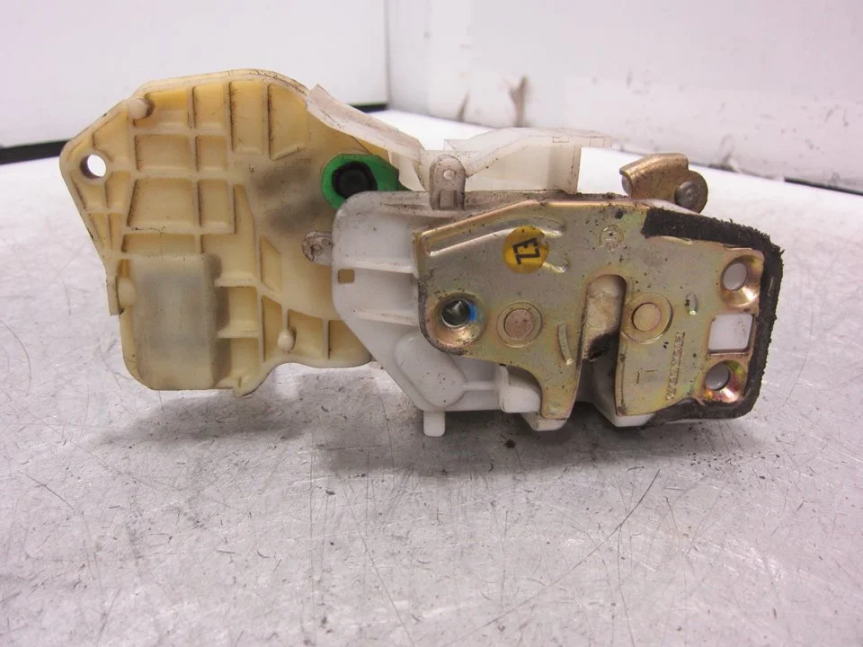 Foto de CERRADURA PUERTA TRASERA IZQUIERDA HONDA JAZZ (GD1/5) 1.4 DSi CAT (83 CV / 61 KW) referencia 72650S7A003