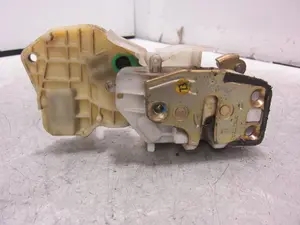 Foto de CERRADURA PUERTA TRASERA IZQUIERDA HONDA JAZZ (GD1/5) 1.4 DSi CAT (83 CV / 61 KW) referencia 72650S7A003