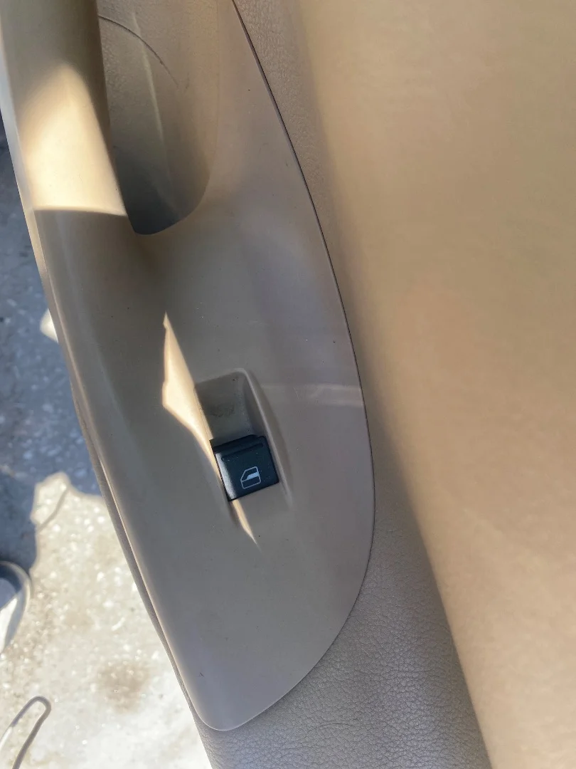 Foto de MANDO ELEVALUNAS TRASERO DERECHO VOLKSWAGEN PASSAT BERLINA (3C2) 2.0 TDI (140 CV / 103 KW)