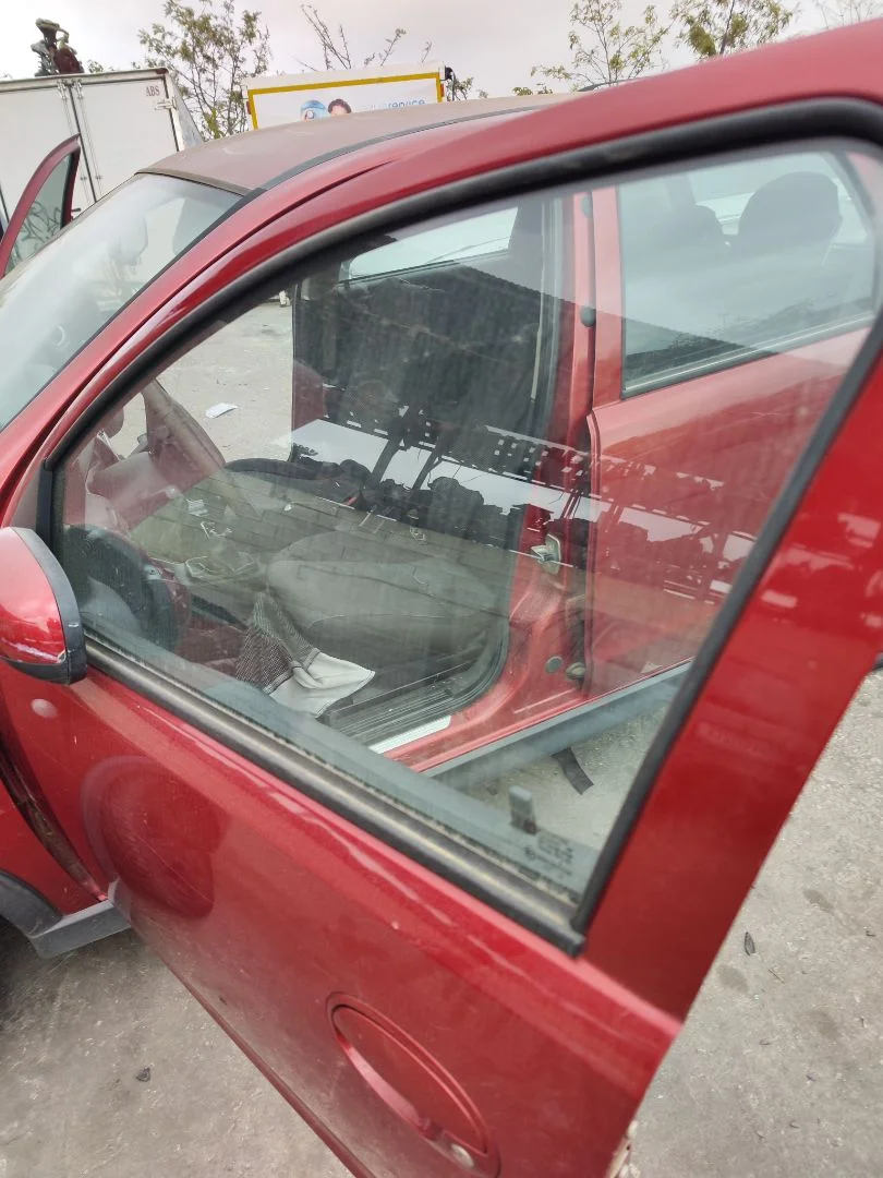 Foto de LUNA DELANTERA IZQUIERDA OPEL CORSA C 1.7 16V DI CAT (Y 17 DTL / LK8) (65 CV / 48 KW) referencia 13205912