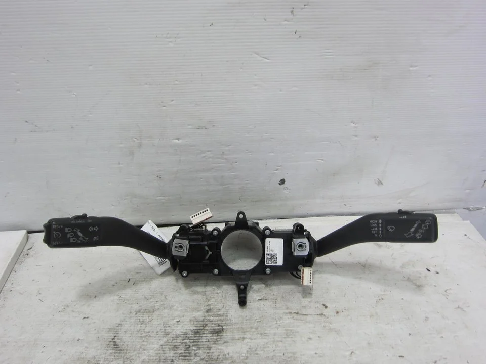 Foto de MANDO MULTIFUNCION SEAT LEON (1P1) 1.6 TDI (105 CV / 77 KW) referencia 5K095352BN