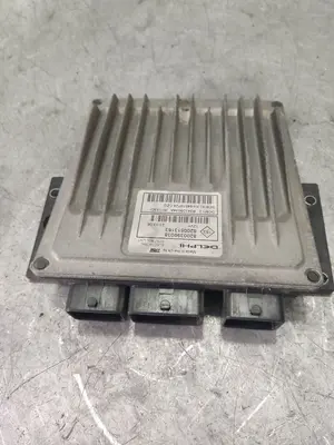 Foto de CENTRALITA MOTOR UCE RENAULT CLIO III 1.5 dCi Diesel CAT (86 CV / 63 KW) referencia 8200399038
