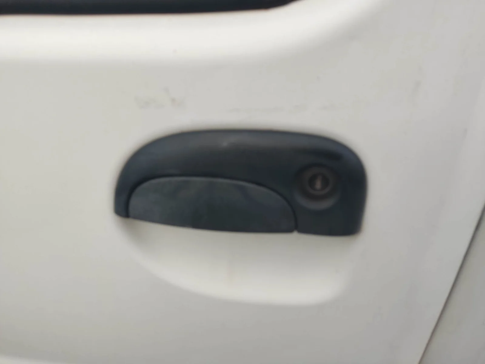 Foto de MANETA EXTERIOR DELANTERA IZQUIERDA RENAULT KANGOO I (F/KC0) 1.2 (58 CV / 43 KW) referencia 8200107367