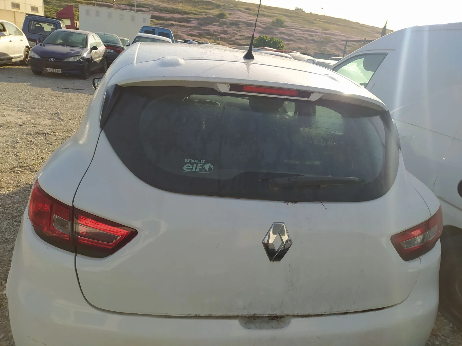 Foto de LUZ CENTRAL DE FRENO RENAULT CLIO IV 1.2 16V (73 CV / 54 KW) referencia 265902759R