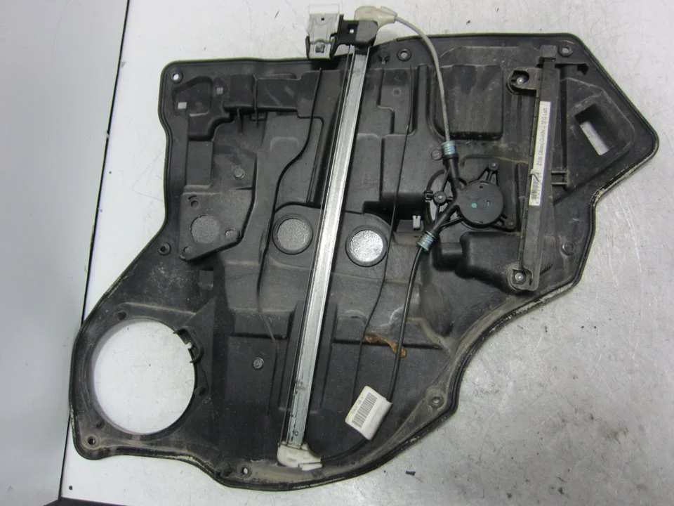 Foto de ELEVALUNAS TRASERO IZQUIERDO MAZDA 2 BERLINA (DY) 1.4 CAT (80 CV / 59 KW) referencia 3M71A045H23A