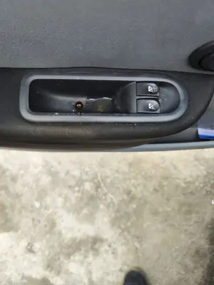 Foto de MANDO ELEVALUNAS DELANTERO IZQUIERDO RENAULT CLIO III 1.2 16V (75 CV / 55 KW)