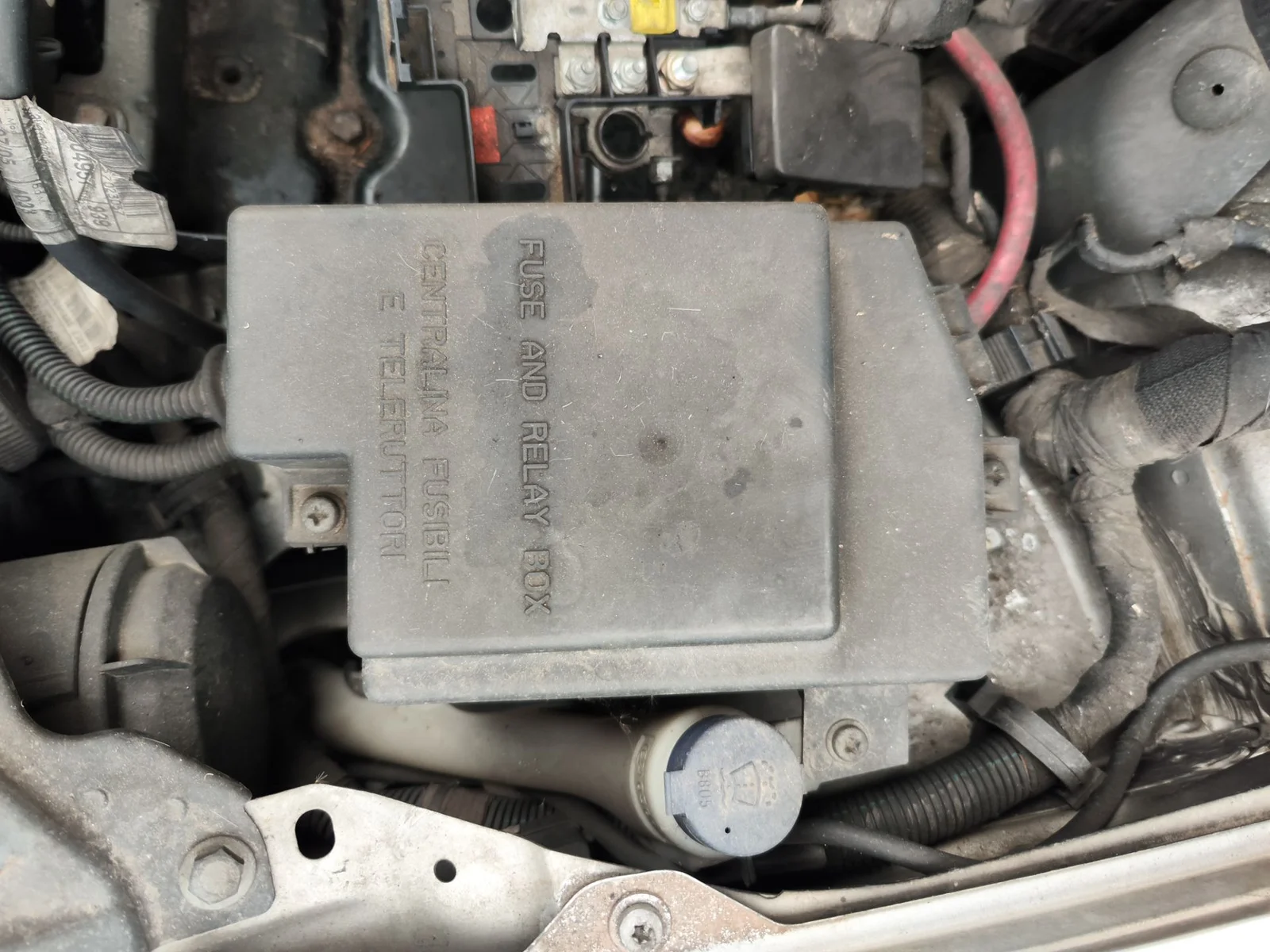 Foto de CAJA RELES / FUSIBLES ALFA ROMEO 159 (140) 1.9 JTD (M) 16V CAT (150 CV / 110 KW)