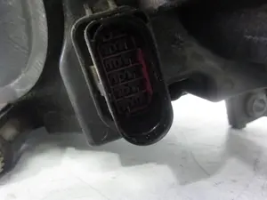 Foto de FARO DERECHO VOLKSWAGEN PASSAT BERLINA (3C2) 2.0 TDI (140 CV / 103 KW) referencia 1EL24701402 foto 5