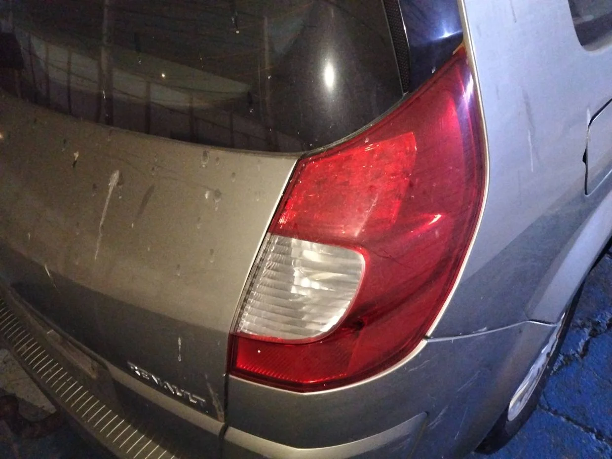 Foto de PILOTO TRASERO DERECHO RENAULT SCENIC II (JM)