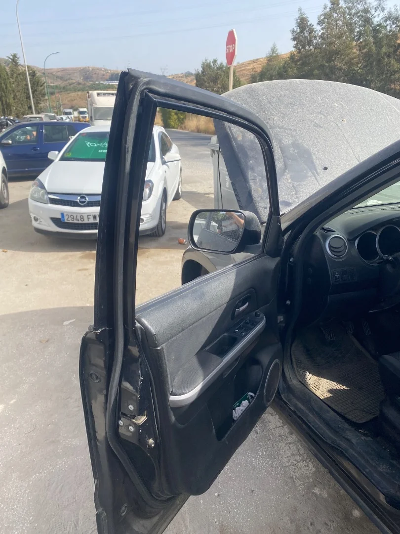 Foto de GOMAS CONTORNO PUERTA SUZUKI GRAND VITARA (JB/JT) 2.0 16V CAT (140 CV / 103 KW)
