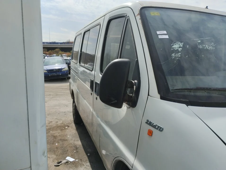 Foto de PUERTA DELANTERA DERECHA FIAT DUCATO II COMBI 2.8 TDI CAT (122 CV / 90 KW)