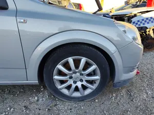 Foto de ALETA DELANTERA DERECHA OPEL ASTRA H TWIN TOP 1.9 16V CDTI CAT (Z 19 DTH / LRD) (150 CV / 110 KW)