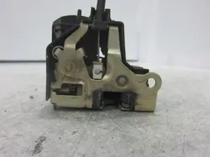 Foto de CERRADURA PUERTA TRASERA IZQUIERDA RENAULT MEGANE I FASE 2 BERLINA (BA0) 1.9 dTi Diesel (80 CV / 59 KW) foto 2