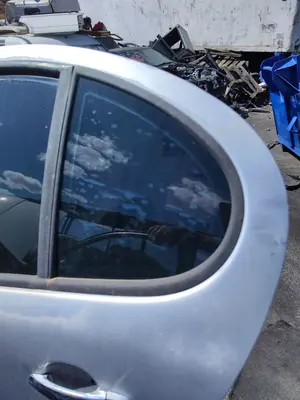 Foto de LUNA CUSTODIA TRASERA IZQUIERDA SEAT LEON (1M1) 1.9 TDI (90 CV / 66 KW)