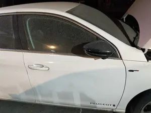 Foto de PUERTA DELANTERA DERECHA PEUGEOT 308