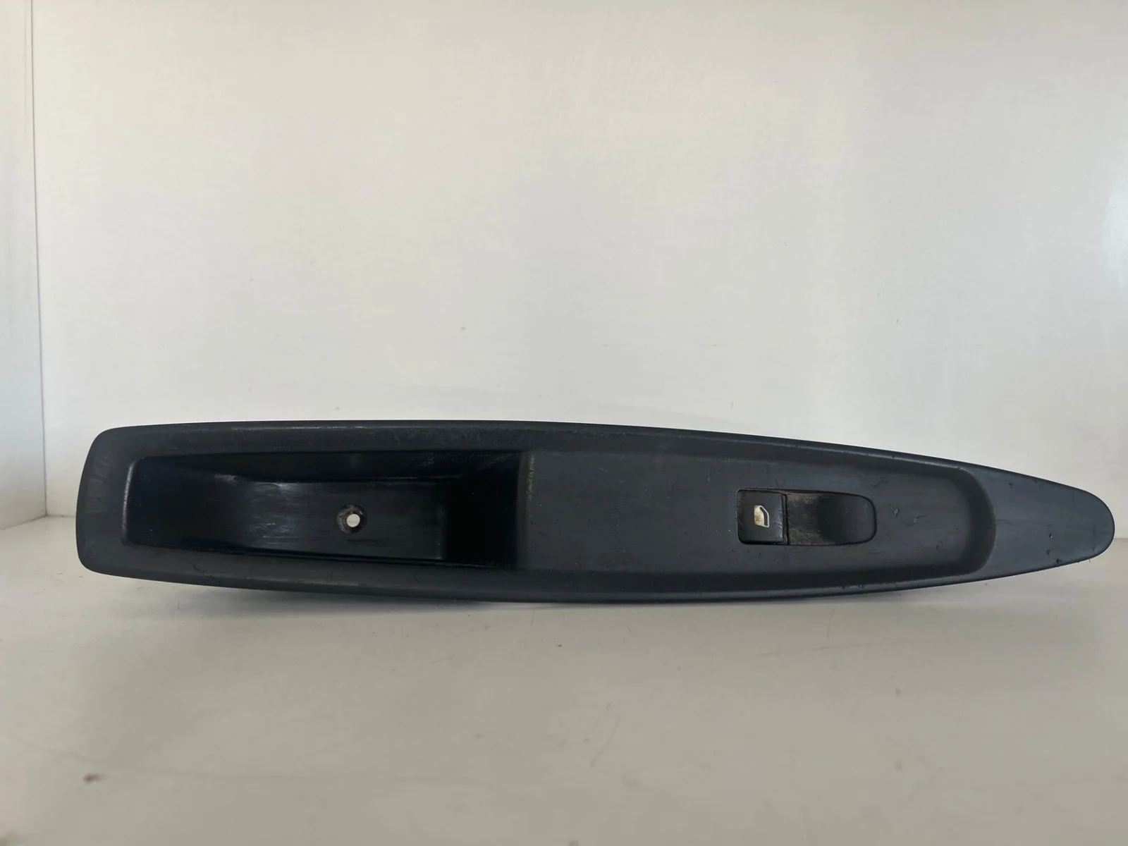 Foto de MANDO ELEVALUNAS TRASERO DERECHO CITROEN C4 BERLINA 1.6 16V HDi (90 CV / 66 KW) referencia 9651465677