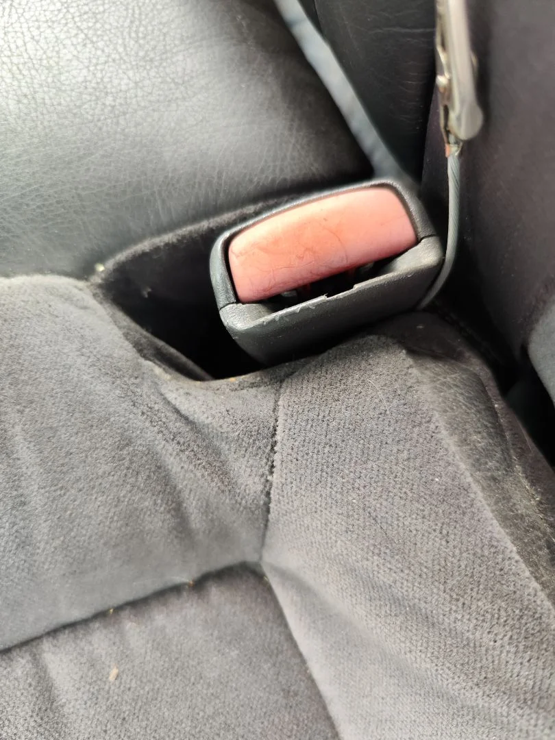 Foto de ENGANCHE CINTURON TRASERO IZQUIERDO VOLVO S80 BERLINA 2.4 CAT (140 CV / 103 KW)