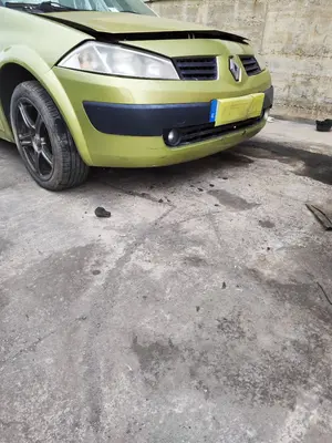 Foto de PARAGOLPES DELANTERO RENAULT MEGANE II BERLINA 5P 1.6 CAT (113 CV / 83 KW) foto 3