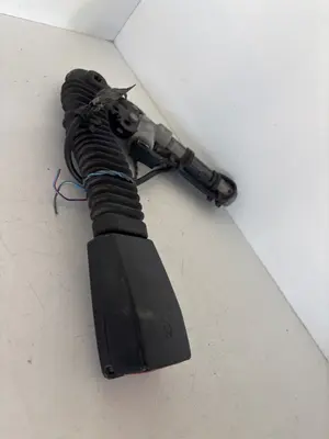 Foto de ENGANCHE CINTURON DELANTERO IZQUIERDO SIN MARCA SIN MODELO referencia 8257790R