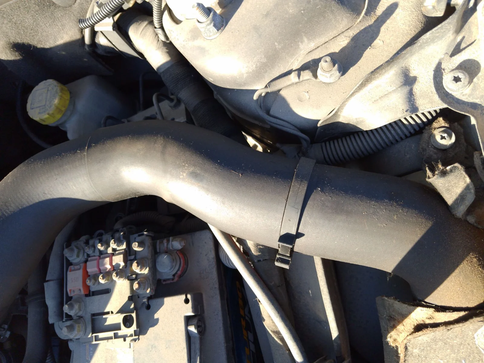 Foto de CAJA FILTRO AIRE ALFA ROMEO 147 (190) 1.9 JTD CAT (110 CV / 81 KW)