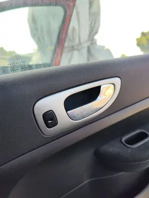 Foto de MANETA INTERIOR TRASERA DERECHA PEUGEOT 307 (S1)(04.2001) 1.6 16V CAT (109 CV / 80 KW) referencia 9143F5