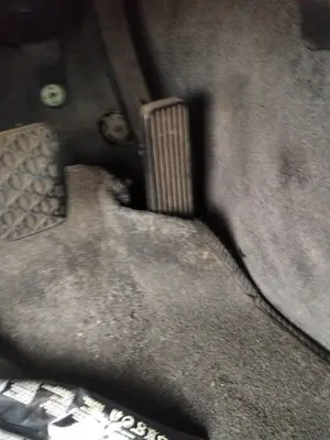 Foto de PEDAL ACELERADOR MERCEDES-BENZ CLASE E (BM 210) BERLINA 3.0 Diesel CAT (136 CV / 100 KW)