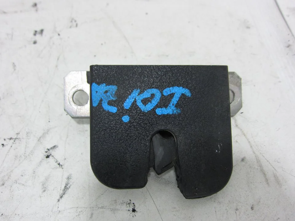 Foto de CERRADURA MALETERO / PORTON SEAT IBIZA (6L1) 1.9 TDI (101 CV / 74 KW) referencia 6L6827505A