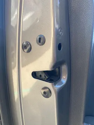 Foto de CERRADURA PUERTA TRASERA IZQUIERDA VOLKSWAGEN GOLF VI (5K1)(10.2008) 2.0 TDI (110 CV / 81 KW) referencia 5K4839016R foto 2