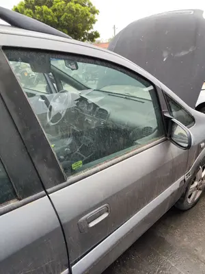 Foto de LUNA DELANTERA DERECHA OPEL ZAFIRA A 2.0 DTI (101 CV / 74 KW)