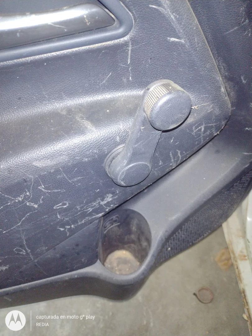 Foto de MANETA ELEVALUNAS TRASERA IZQUIERDA KIA RIO (UB) 1.2 CAT (86 CV / 63 KW)