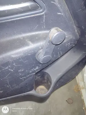 Foto de MANETA ELEVALUNAS TRASERA IZQUIERDA KIA RIO (UB) 1.2 CAT (86 CV / 63 KW)