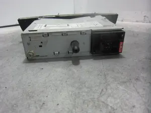 Foto de SISTEMA AUDIO / RADIO CD FIAT 500 (150) BERLINA 1.2 CAT (69 CV / 51 KW) referencia 7647389316 foto 4
