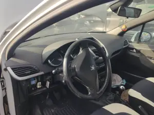 Foto de SALPICADERO PEUGEOT 207 SW 1.4 16V VTi (95 CV / 70 KW) referencia 8211XS foto 2