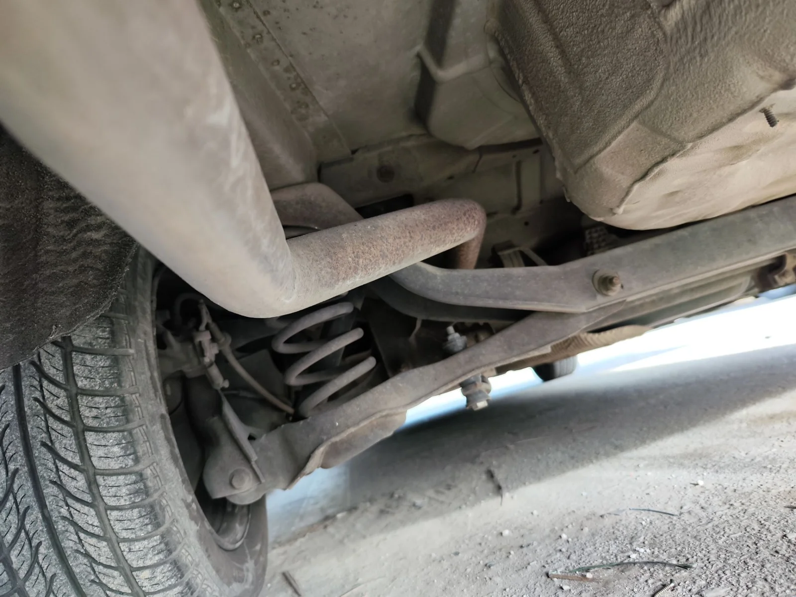 Foto de BRAZO SUSPENSION TRASERO IZQUIERDO FORD FOCUS FAMILIAR (CAK) 1.8 16V CAT (116 CV / 85 KW) referencia 1061666