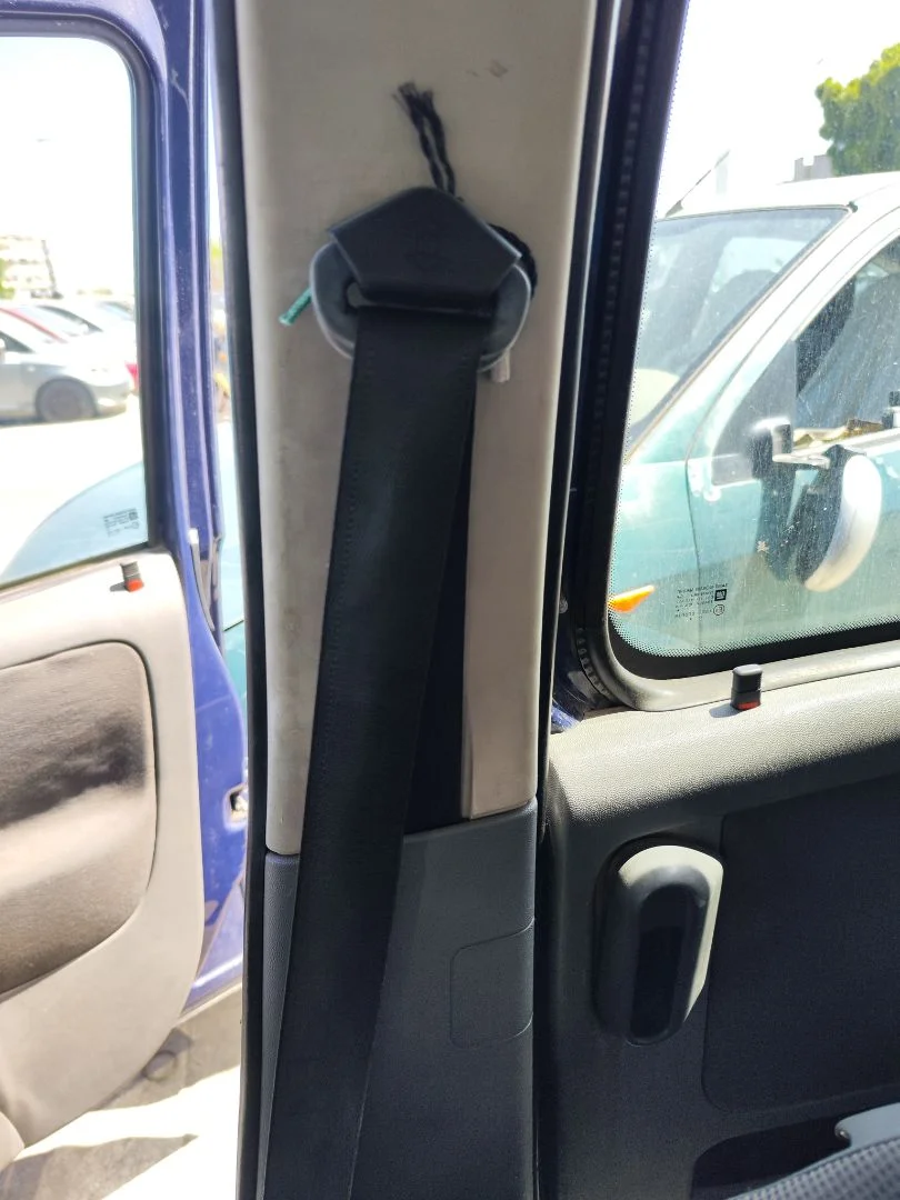 Foto de CINTURON SEGURIDAD DELANTERO DERECHO OPEL COMBO (CORSA C) 1.3 16V CDTI CAT (Z 13 DT / LN9) (69 CV / 51 KW) referencia 13243001