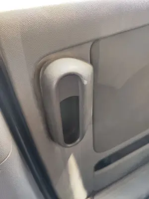Foto de MANETA INTERIOR TRASERA DERECHA OPEL COMBO (CORSA C) 1.3 16V CDTI CAT (Z 13 DT / LN9) (69 CV / 51 KW) referencia 13117660