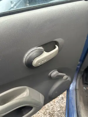 Foto de MANETA INTERIOR TRASERA IZQUIERDA NISSAN MICRA (K12E) 1.2 CAT (65 CV / 48 KW)